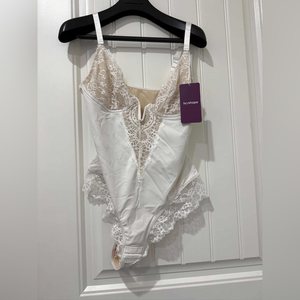 Brand new HEYSHAPE White & Cream Lace Bodysuit size S